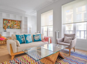 Stylish 3-Bedroom Apartment in the Heart of Barrio Salamanca Perfect for Shopping & Leisure, Castello IV